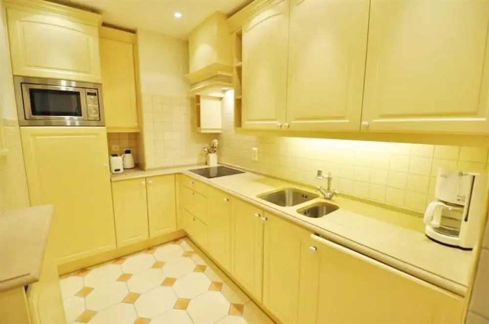 Pleasant Apartment With Nice View of Park