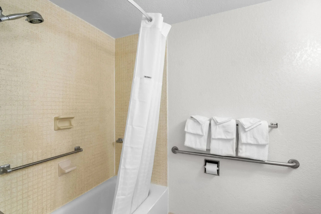 Howard Johnson by Wyndham Vero Beach / Downtown