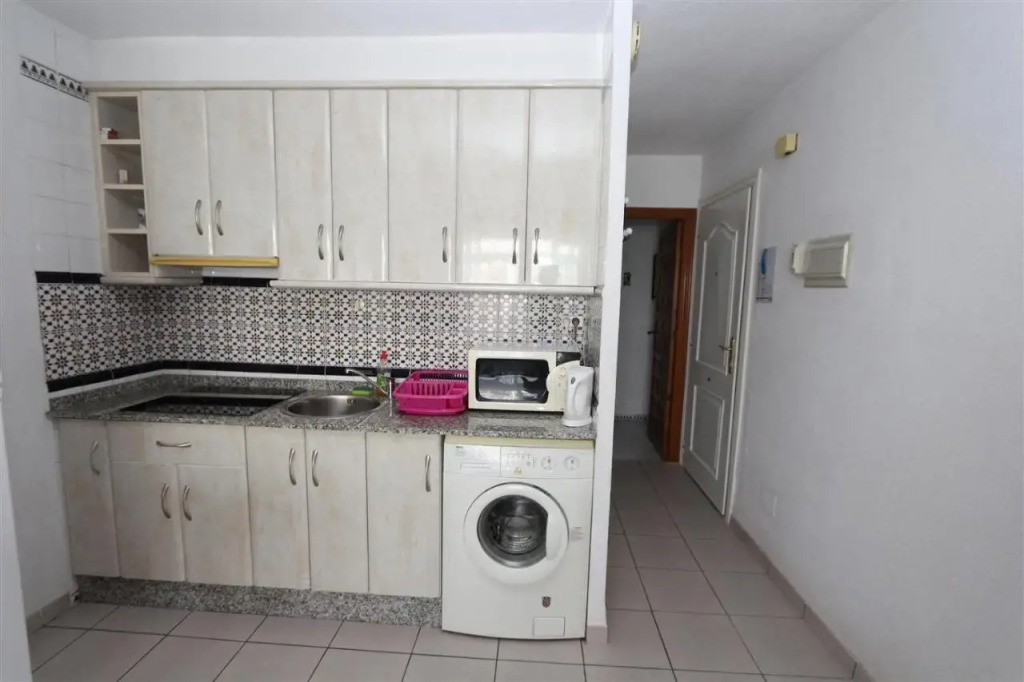 Apartment overlooking to the pool 2450