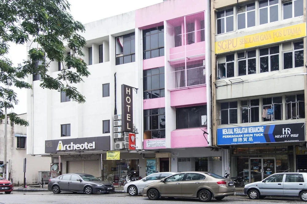 OYO 128 Archeotel Hotel
