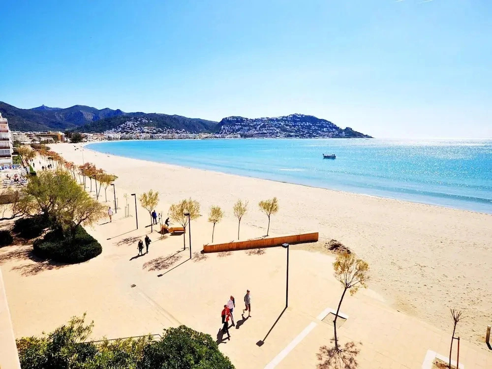 Apartment in Roses Near Santa Margarita Beach