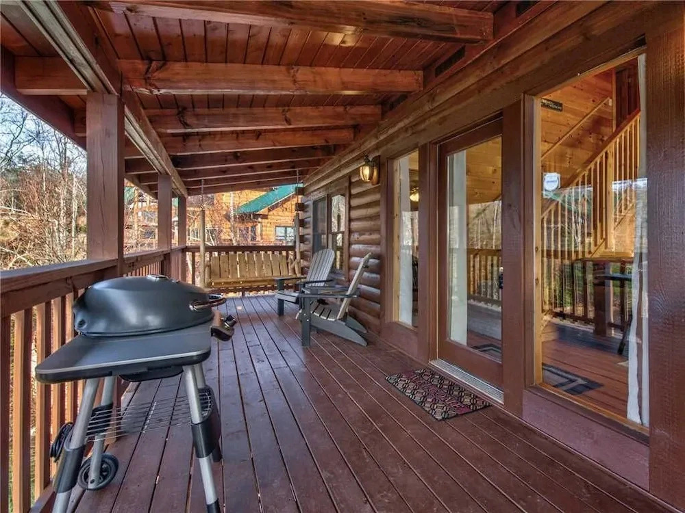 Timeless Mountain View, 3 Bedrooms, Pool Access, Hot Tub, Arcade, Sleeps 10