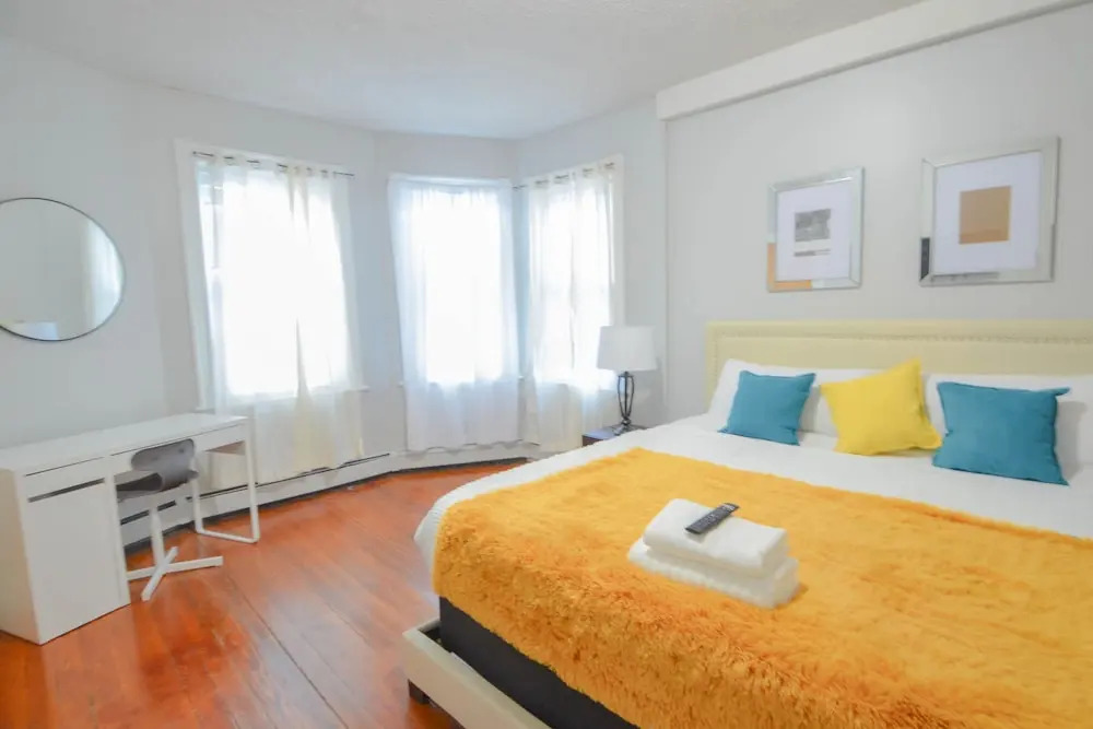 Lovely 3-Bedroom Apt with free parking