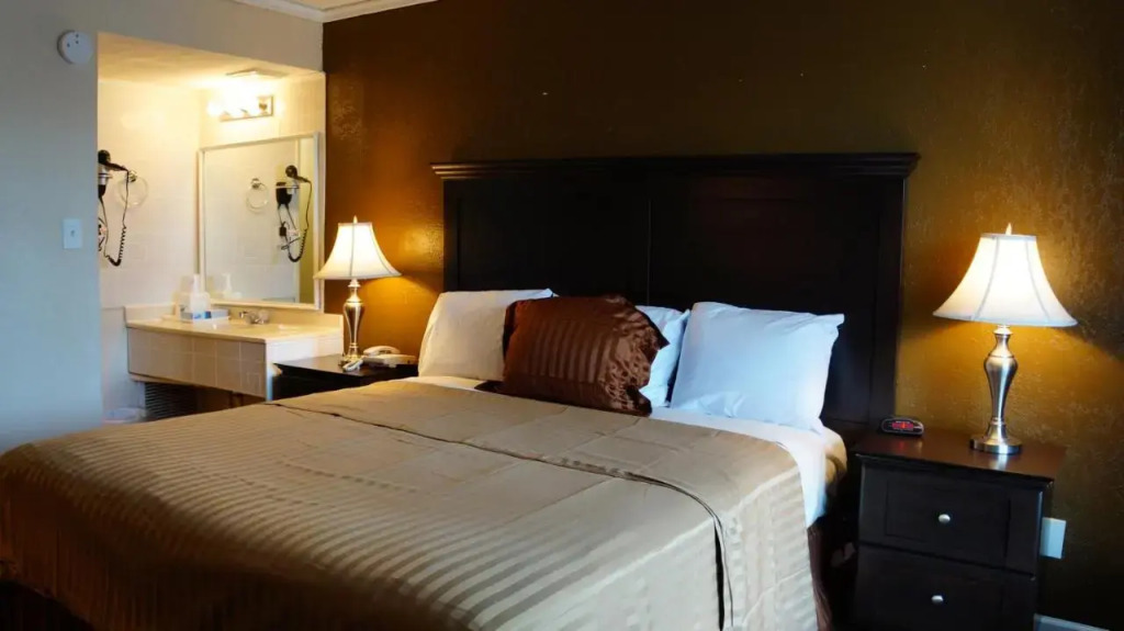 Days Inn South