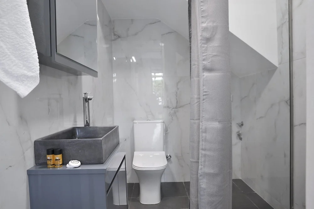 Alekos Suites