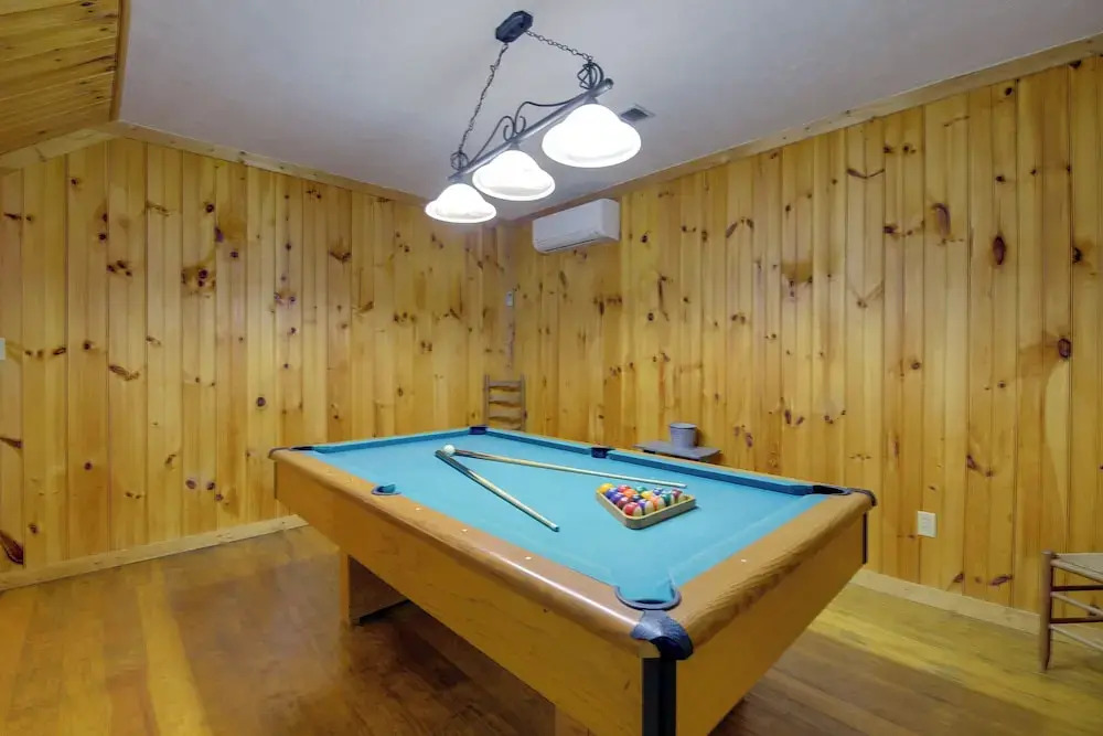Smoky Mountains Cabin w/ Hot Tub, Deck & Views!
