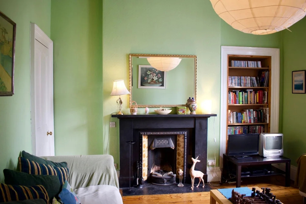 Traditional 3 Bedroom Apartment in Bruntsfield