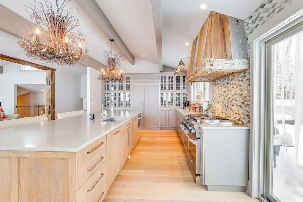 Vail Mountain Retreat w/ Hot Tub & Deck!