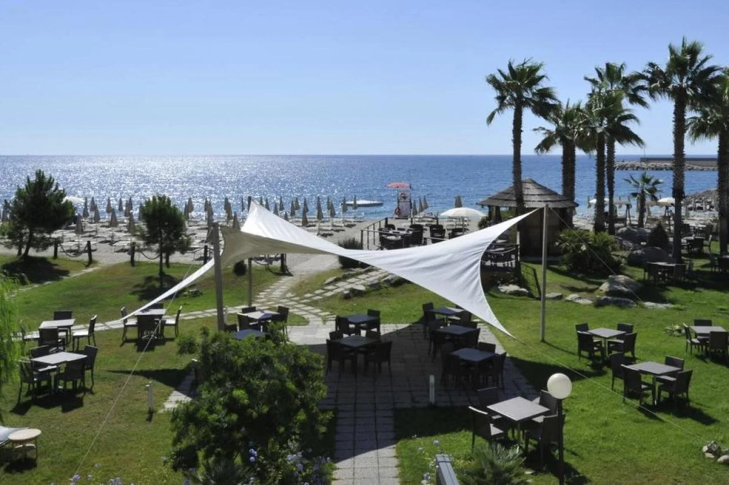 Aregai Marina Hotel & Residence