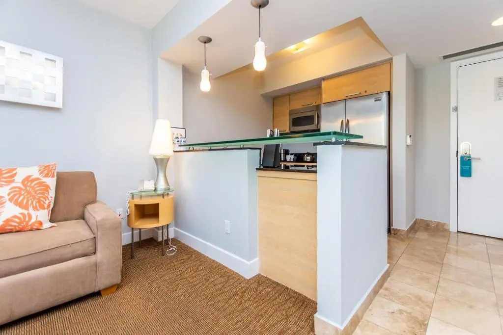 Marenas Resort Sunny Isles 25 Floor Ocean view 1/1