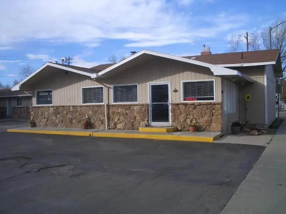 Home Away Inn LLC Laramie