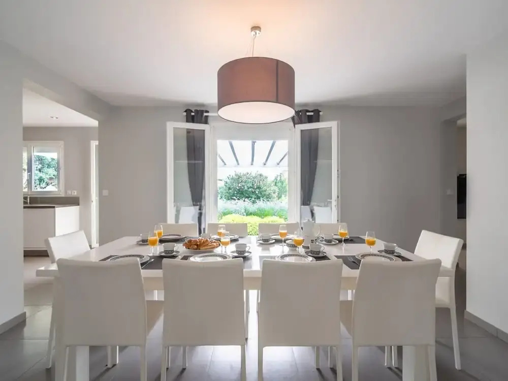 Luxurious villa in Saint geniès de Fontedit with heated pool