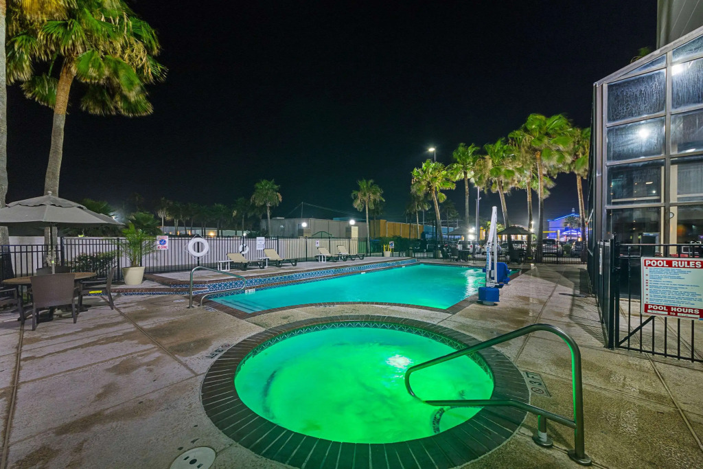 Comfort Suites Beachside