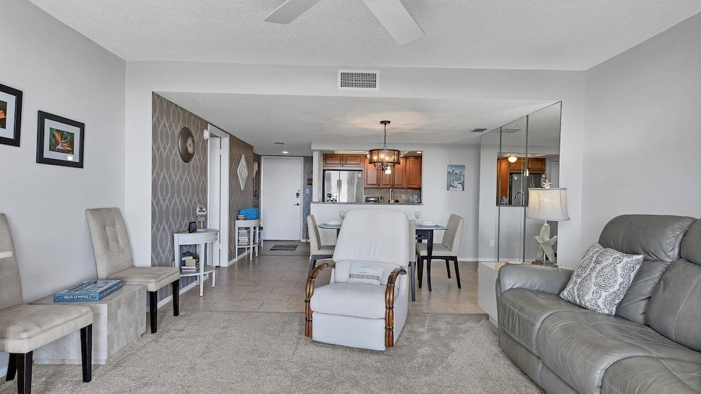 Anchorage Resort Siesta Key 6th Floor 2 Bedroom Condo Beach Access 0890