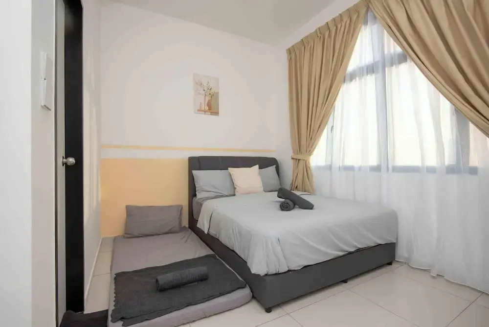 2BR Space Apt Near KSL CIQ JB