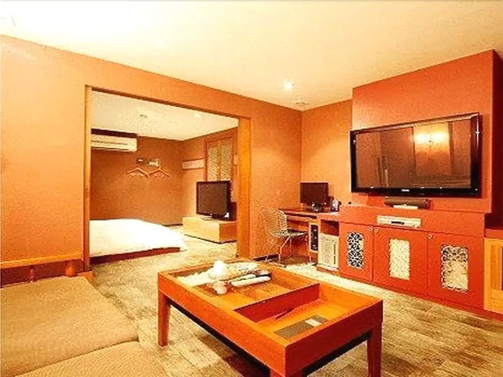 Max Hotel