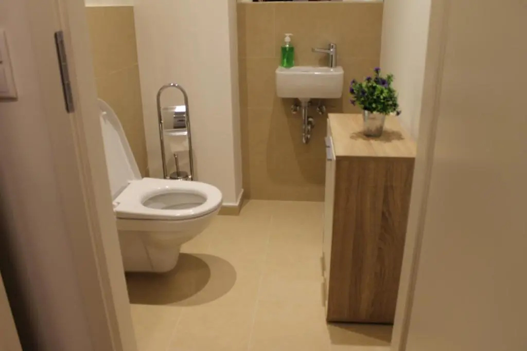 Spacious, Modern 1-bdrm Apt near VIC & Austria Ctr