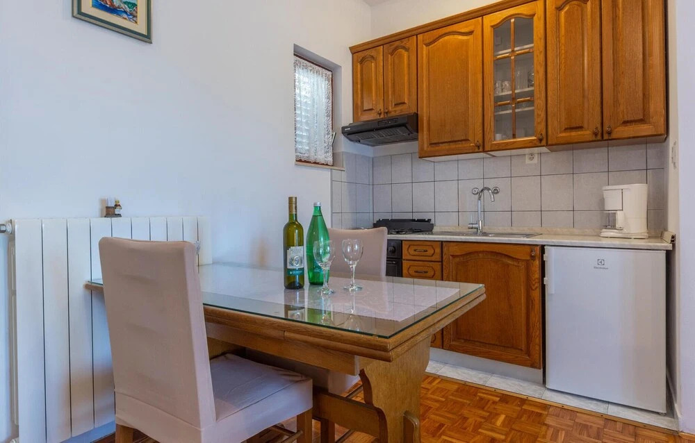 Stunning Apartment in Stobrec With Wifi