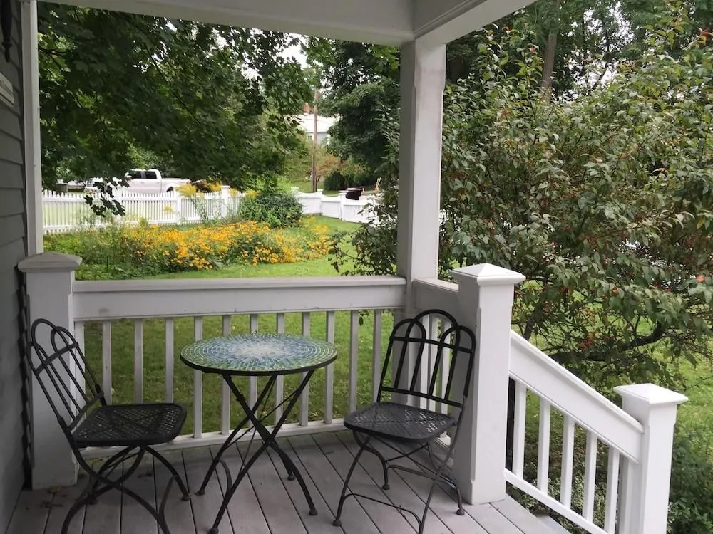 Eddington House Inn - Bed And Breakfast - Adults Only
