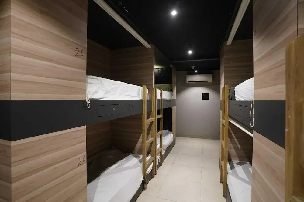 Single Bed Stays in Mixed Dormitory Room Andheri