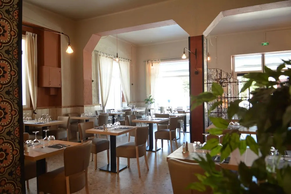 Hôtel le Grillon