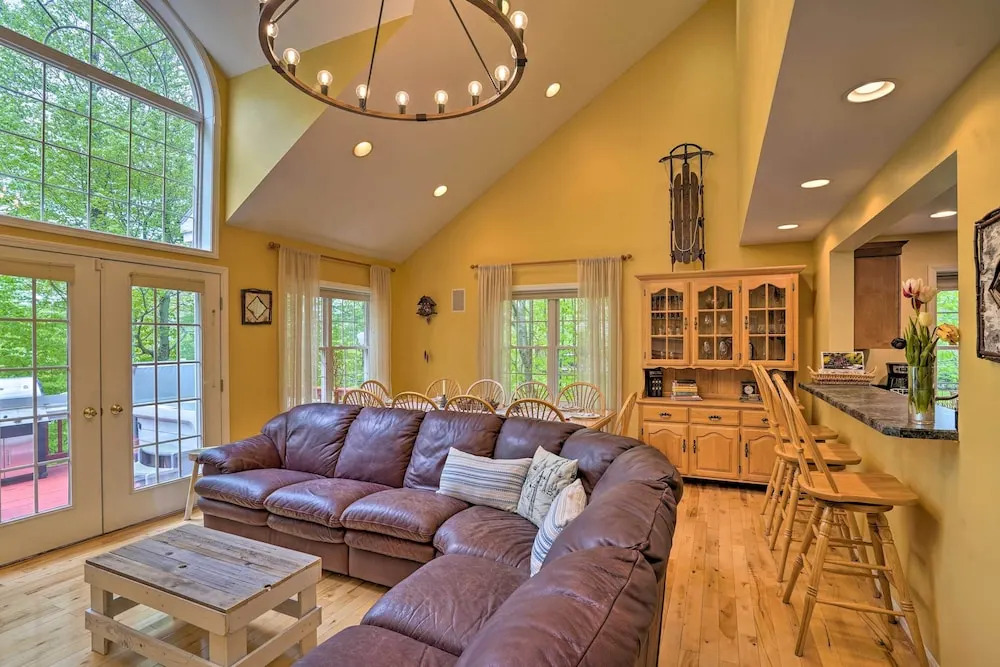 Family-friendly Hancock Home: Walk to Slopes!