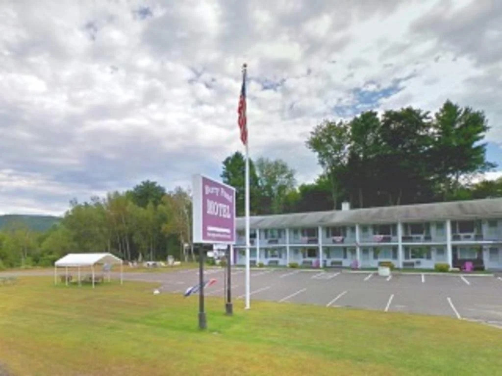 Berry Pond Motel