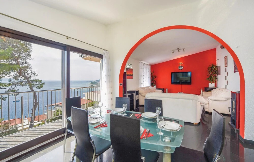 Beautiful Home in Omis With Wifi and 8 Bedrooms