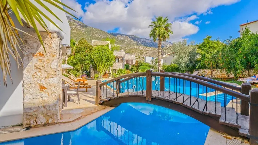 House With Private Pool and Garden 4 min to Beach
