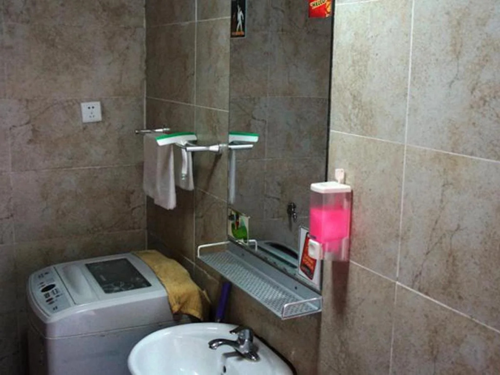 Leo Hostel