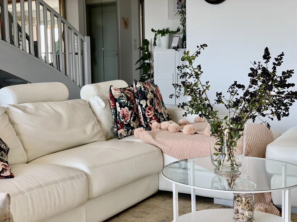 Stunning 6-bed Villa in Etoy