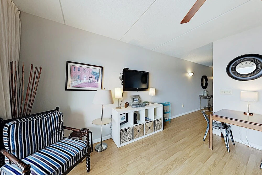 2 Historic District S, River-views Balconies 2 Bedroom Condo