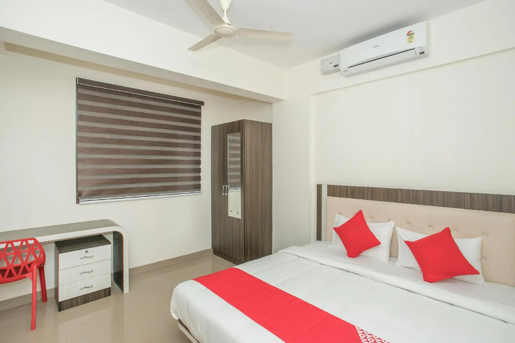 OYO 13745 CMN Stay
