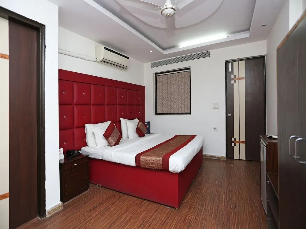 OYO 526 Hotel Asees Inn