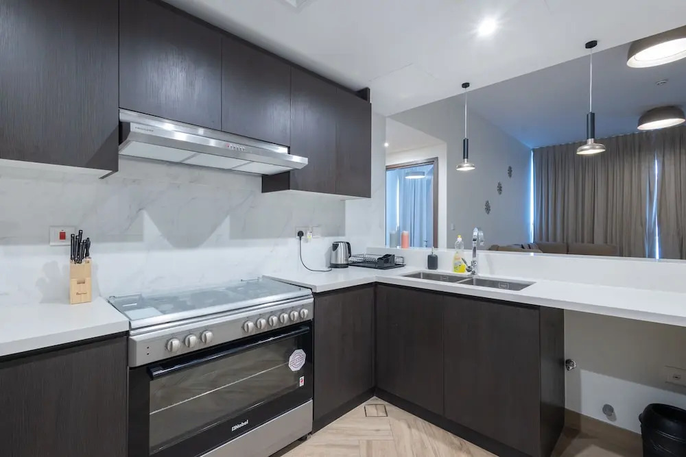 SuperHost - Chic Modern 1BR Apt Retreat with City View