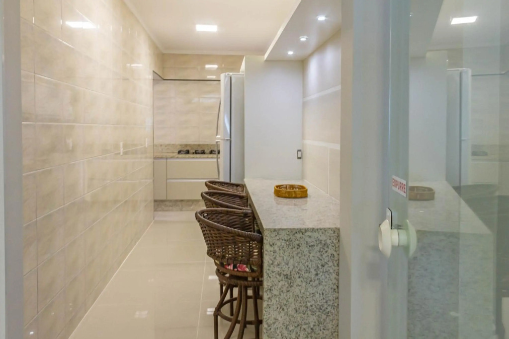 Apartamento em condomínio Pé na Areia em Itapema N1672