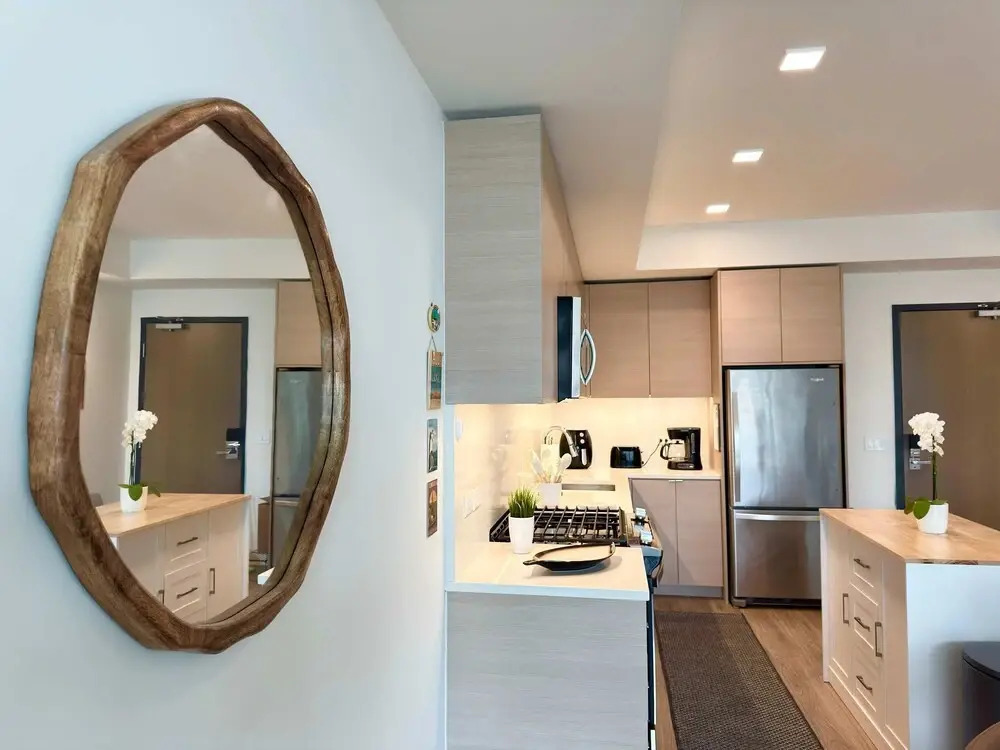 NEW Upscale Downtown San Diego Stay Queen Bed Pool Sauna