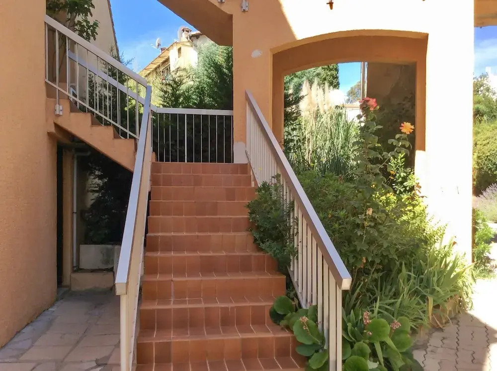 Studio in Vence, With Wonderful Mountain View, Pool Access and Wifi - 14 km From the Beach