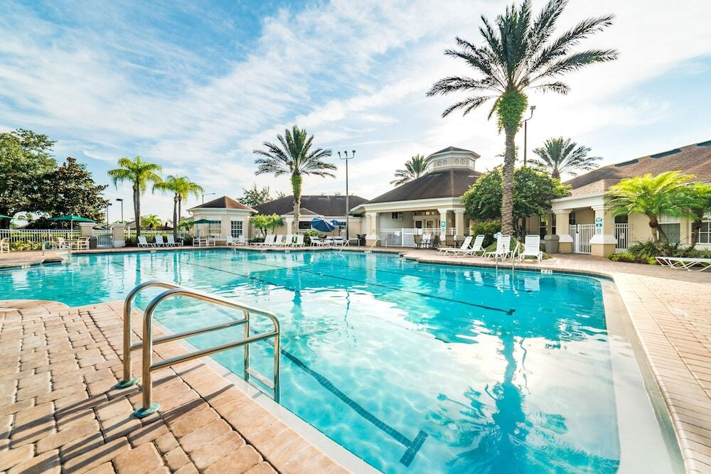 Windsor Palms 6 bed / 3.5 bath home