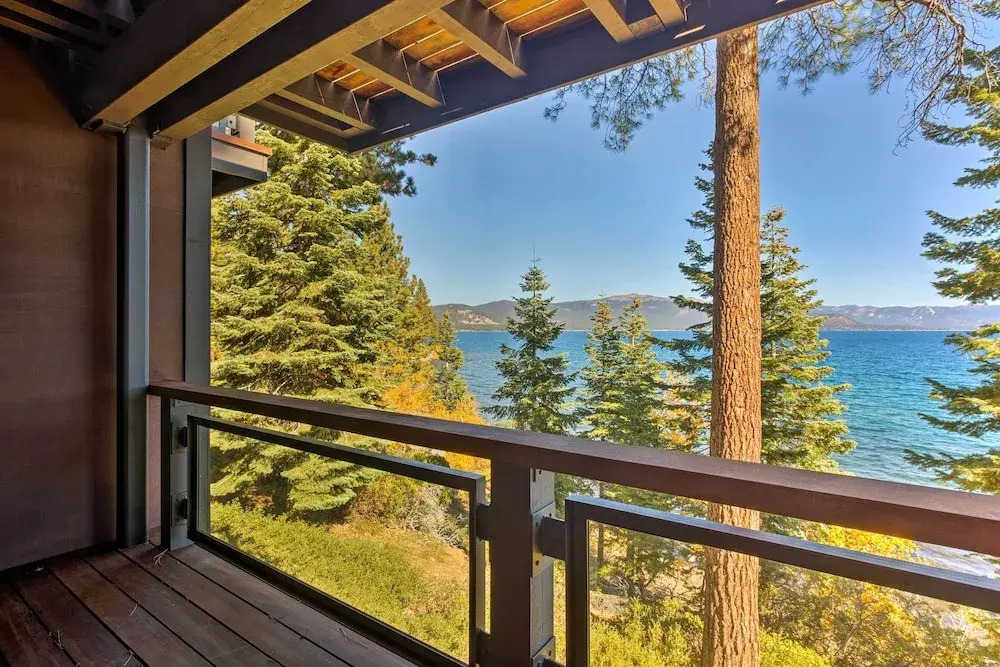 11 Mi to Palisades Tahoe: Lakefront Home w/ View!