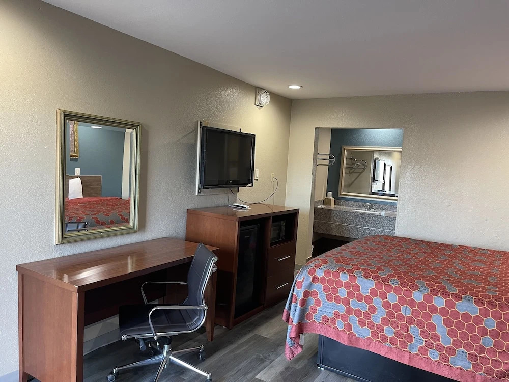 Deluxe Inn
