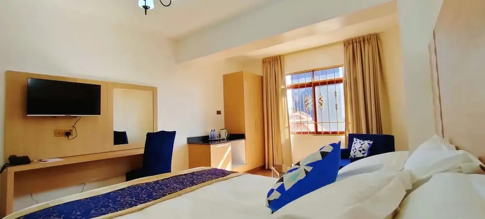 Hays Suites Hotel