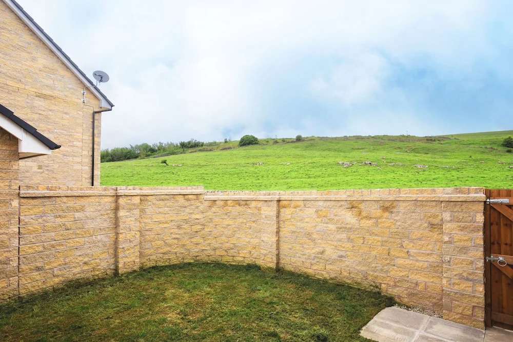 Peak District New Modern Cottage in Buxton