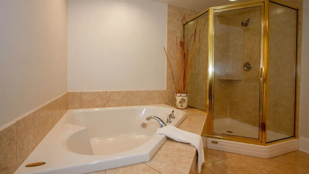 Renovated Three Bedroom - Unit Crb0211