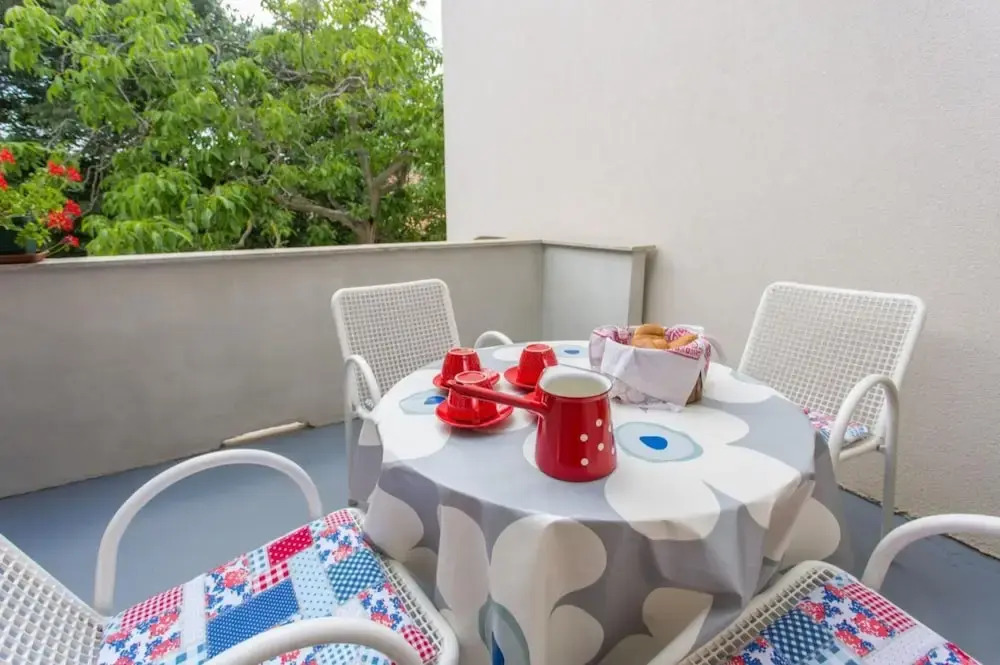 Peaceful Getaway in Polje with Garden