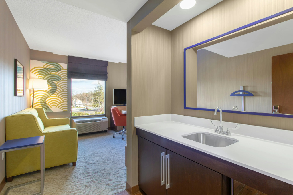 Hampton Inn & Suites Albany-Airport