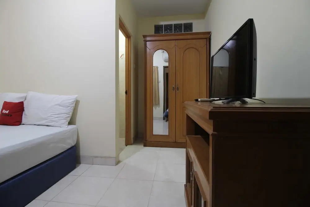 RedDoorz near Ciputra World Kuningan 3