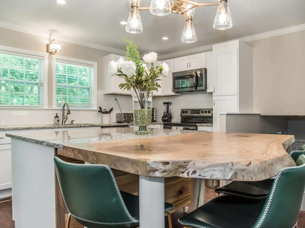 Single-family Home With Spacious Backyard
