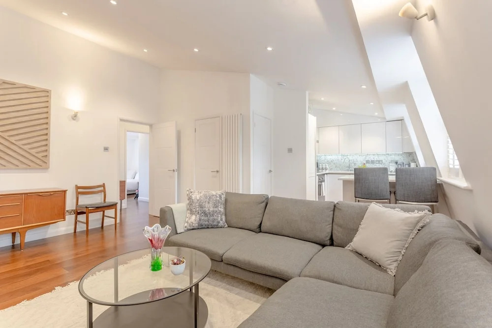 Well-Appointed 2 Bedroom East London Flat
