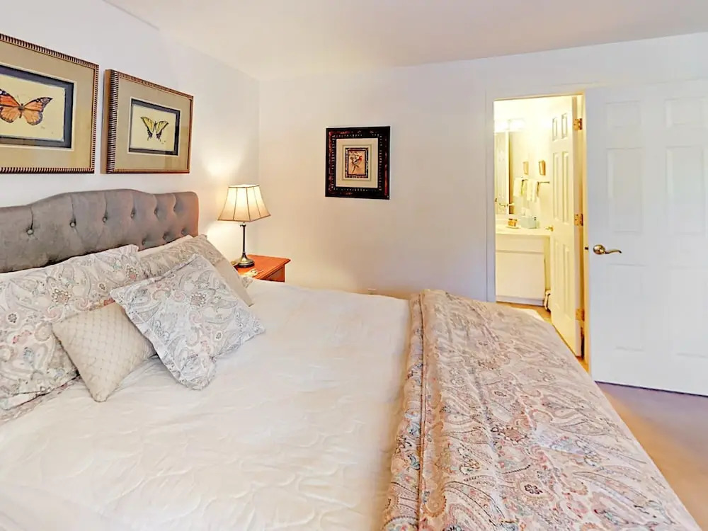 Upper Woodbridge #14-AB - 2 Br Condo